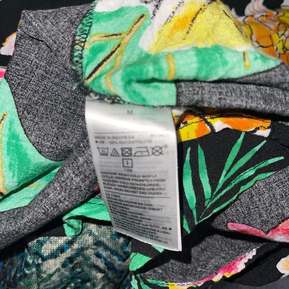 Medium Tank top blouse. Old Navy - Picture 4 of 4